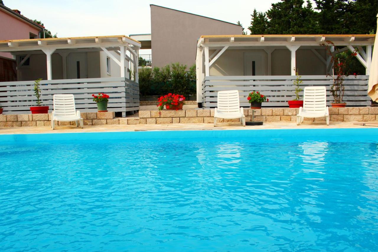 Bungalow Vice With Pool Пакоштане Экстерьер фото